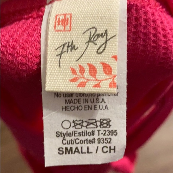 Women’s Top - Picture 3 of 3